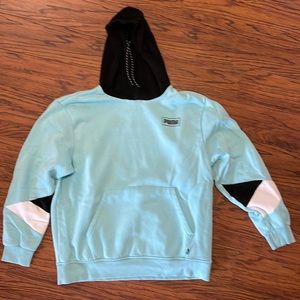 Win size XL Puma pullover sweatshirt with front pocket. New/never worn/no tag